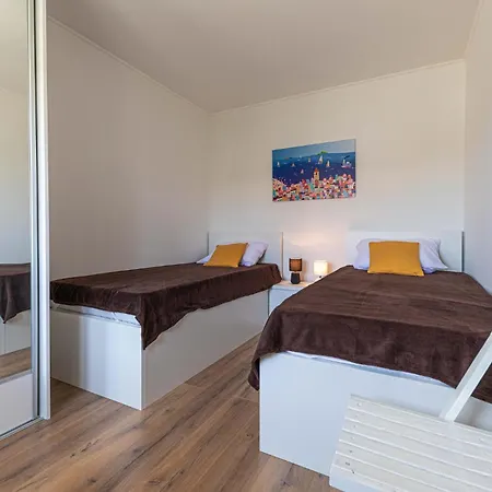 2 Bedroom Front In Kastel Stari *