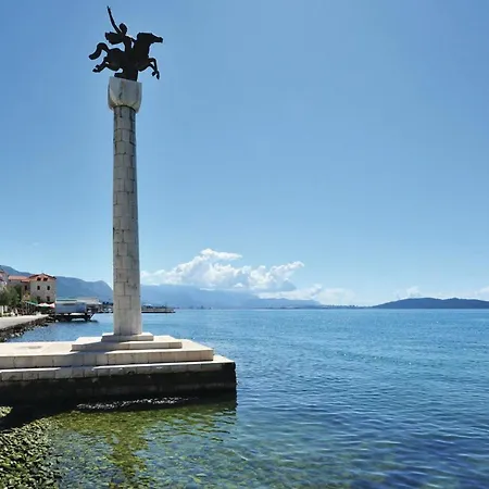 2 Bedroom Front In Kastel Stari Kaštela