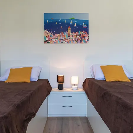 2 Bedroom Front In Kastel Stari Apartament