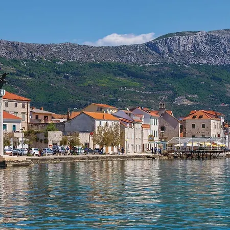 2 Bedroom Front In Kastel Stari