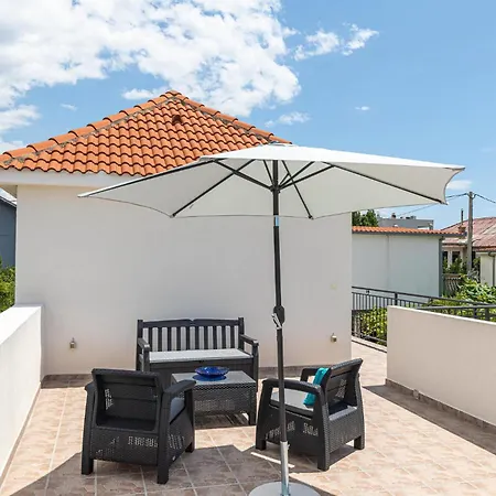 Apartament 2 Bedroom Front In Kastel Stari *