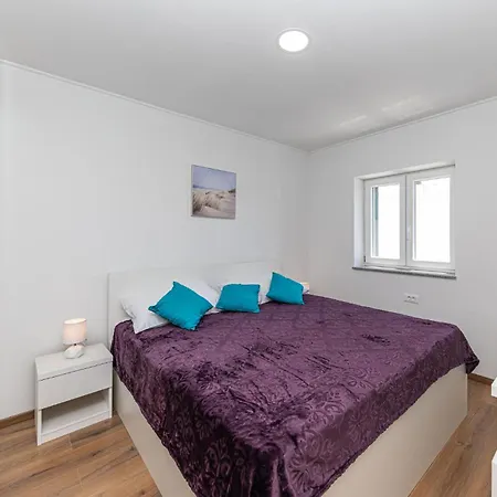 Апартаменты 2 Bedroom Stunning In Kastel Stari Каштела