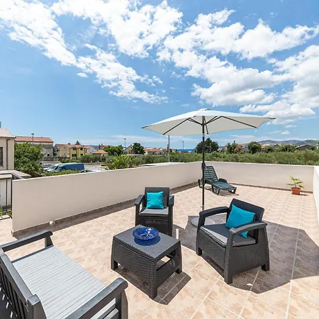 Апартаменты 2 Bedroom Stunning In Kastel Stari *