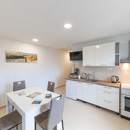 2 Bedroom Front In Kastel Stari Apartamento